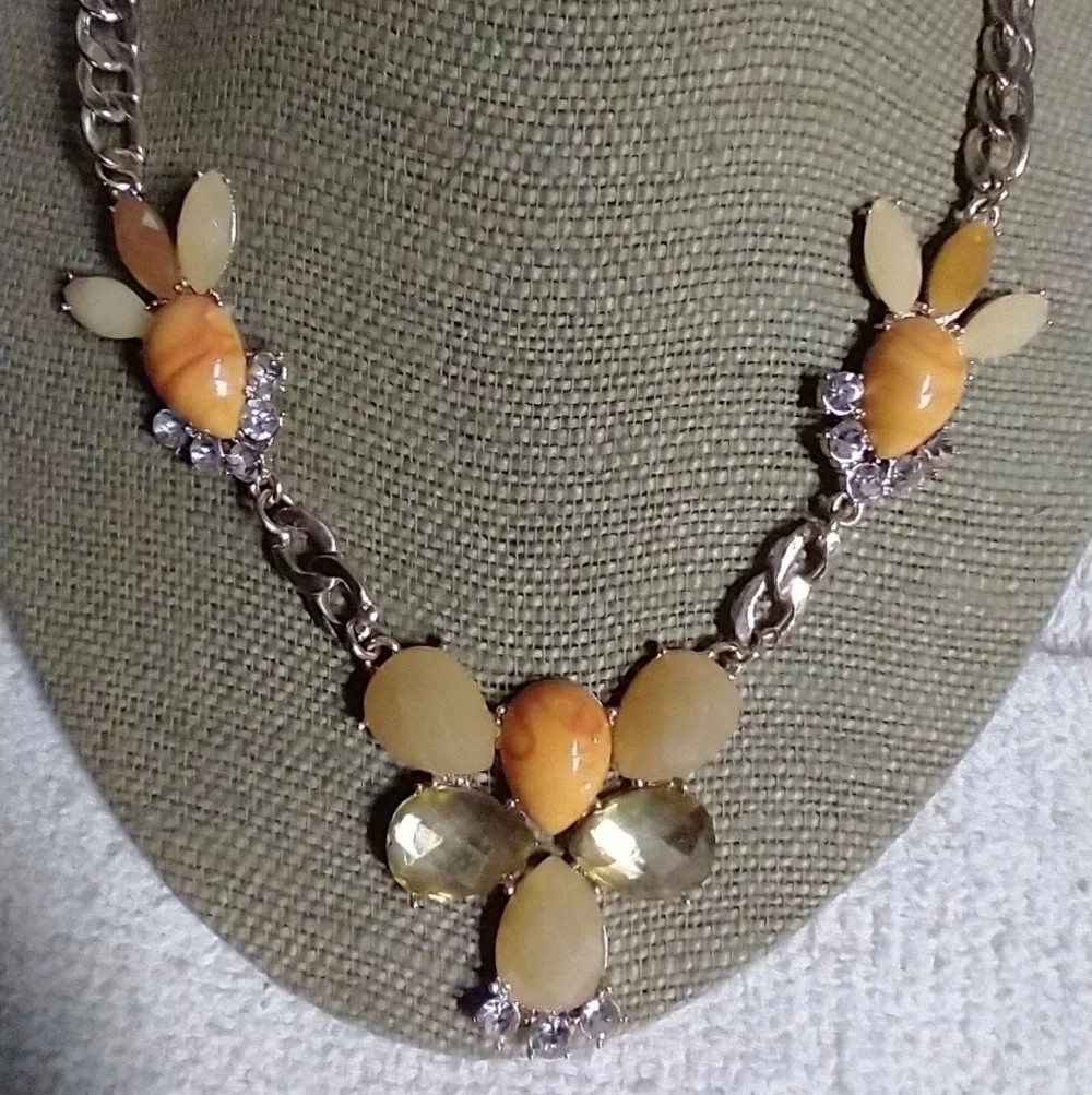 Goldtone orange cream color statement runway chain necklace flower 🌺🌹 floral